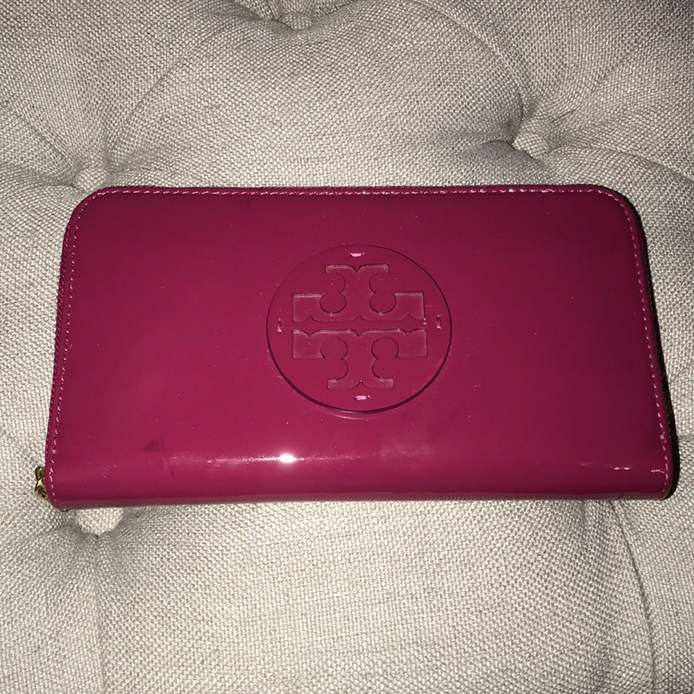 Tory Burch zip around wallet